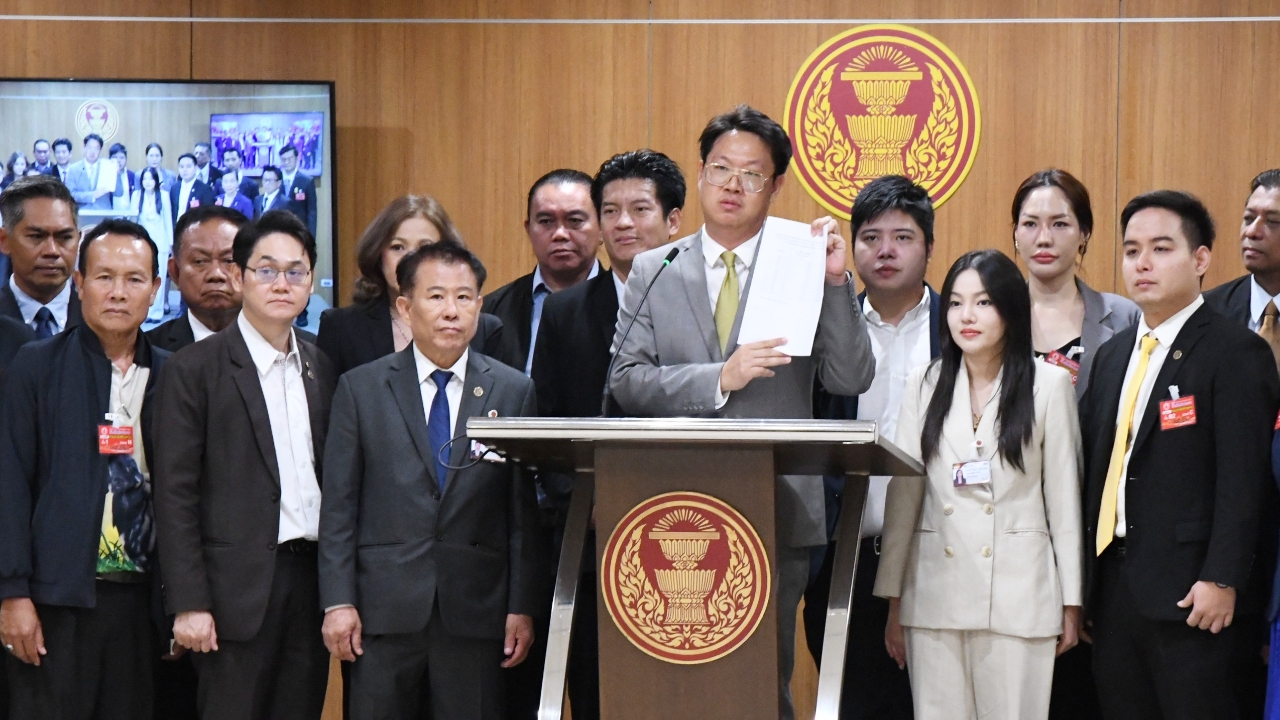 “คริส” ล่าชื่อคนรับเงินบำนาญ สส. พบ 1,918 คนยังรับเงินอยู่ จี้สภาฯ เปิดชื่อให้ประชาชนรู้ 