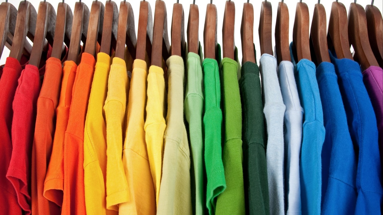 สีเสื้อมงคลวันหวยออก 2 พฤษภาคม 69 หวยออกวันเสาร์ ใส่เสื้อสีอะไรนำโชค