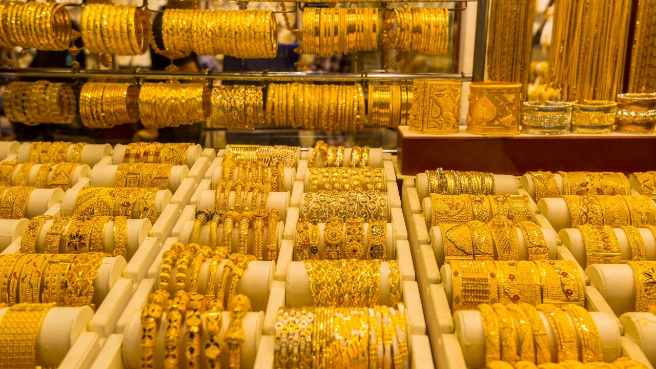 อัปเดตราคาทองวันนี้ 28 เม.ย. 69 ปิดตลาดร่วง 900 ทองรูปพรรณขายออก 71,900 บาท