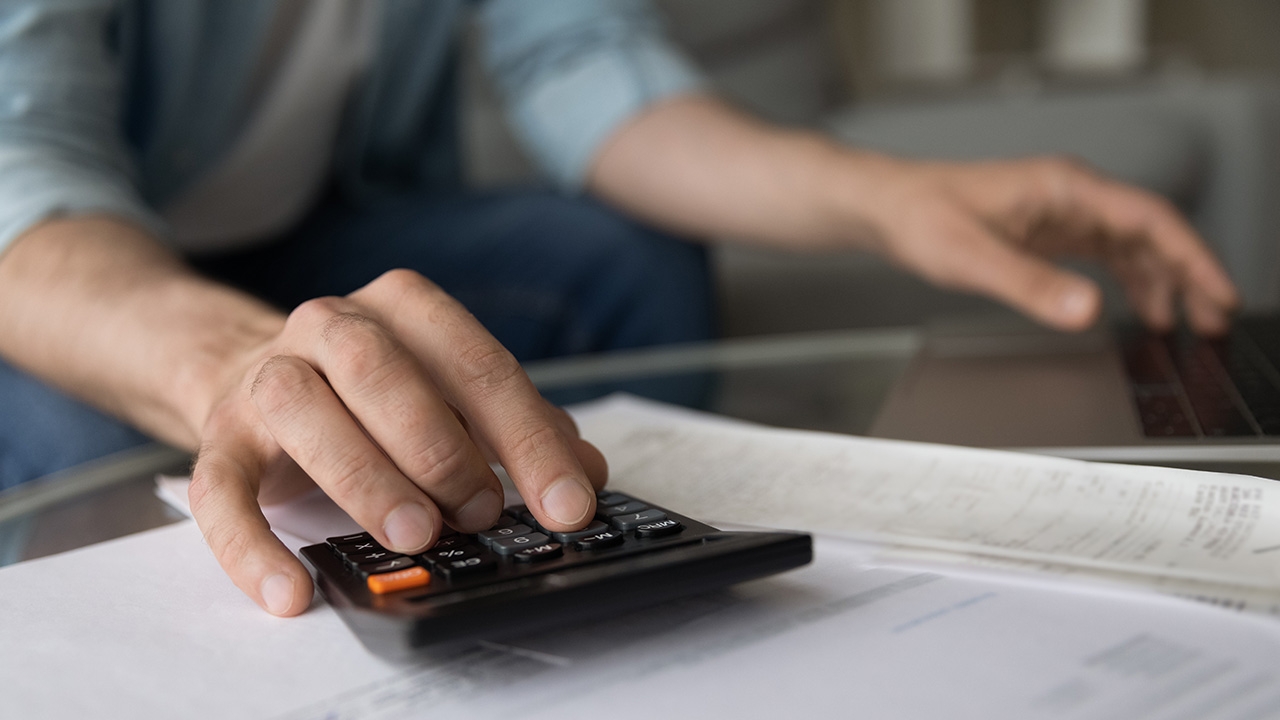 แรงงานไทย แบกหนี้อ่วมเฉียด 5 แสนบาท ไร้เงินออม จี้รัฐแก้ปมค่าครองชีพ-ขาดแรงงาน