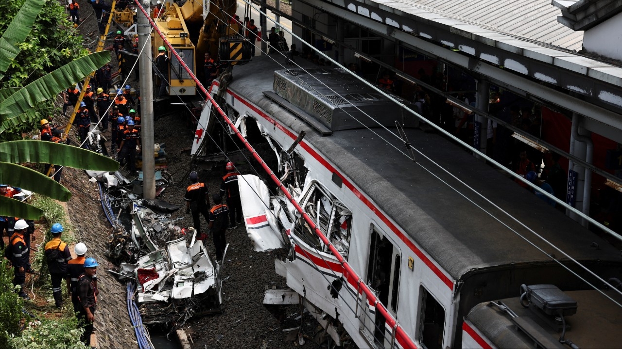 ดับแล้ว 15 ศพ รถไฟชนกันในอินโดนีเซีย ปธน.ส่งสืบหาสาเหตุ