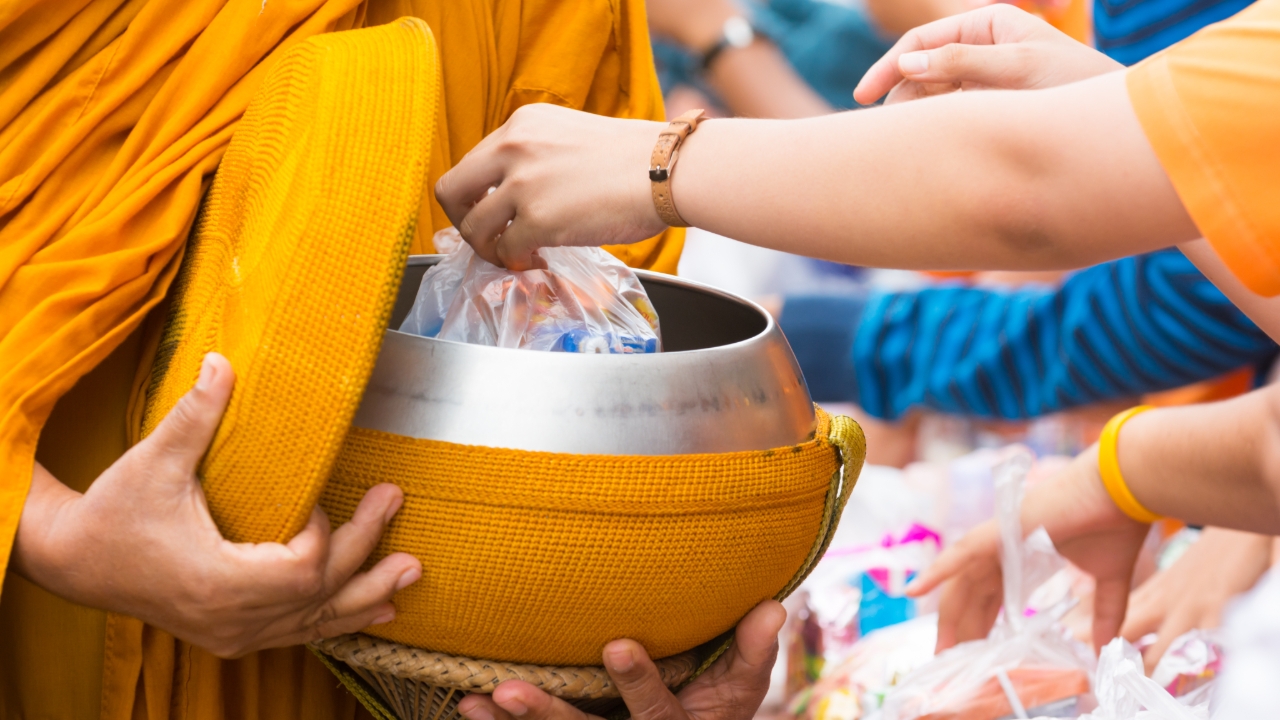 รวม 40 ของใส่บาตร “อาหารแห้งเก็บได้นาน” คัดเน้นอิ่มบุญ อิ่มใจ ได้ประโยชน์จริง