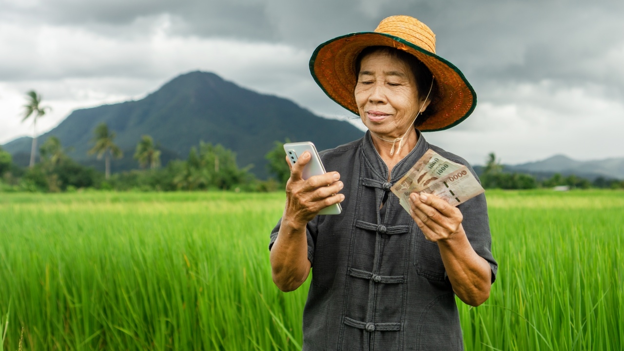 เช็กเงื่อนไข "เงินช่วยเกษตรกร" ขั้นตอนขอรับ "เงินเยียวยานาข้าว" ไร่ละ 1,340 บาท