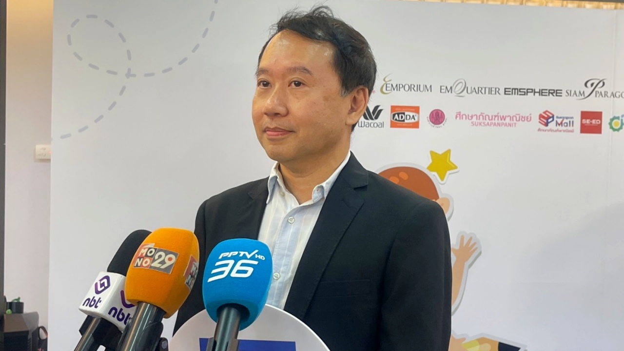 "น้อมจิตต์" ตรึงราคาชุดนักเรียนเท่าเดิม หวังลดภาระผู้ปกครอง แม้ต้นทุนเพิ่มขึ้น