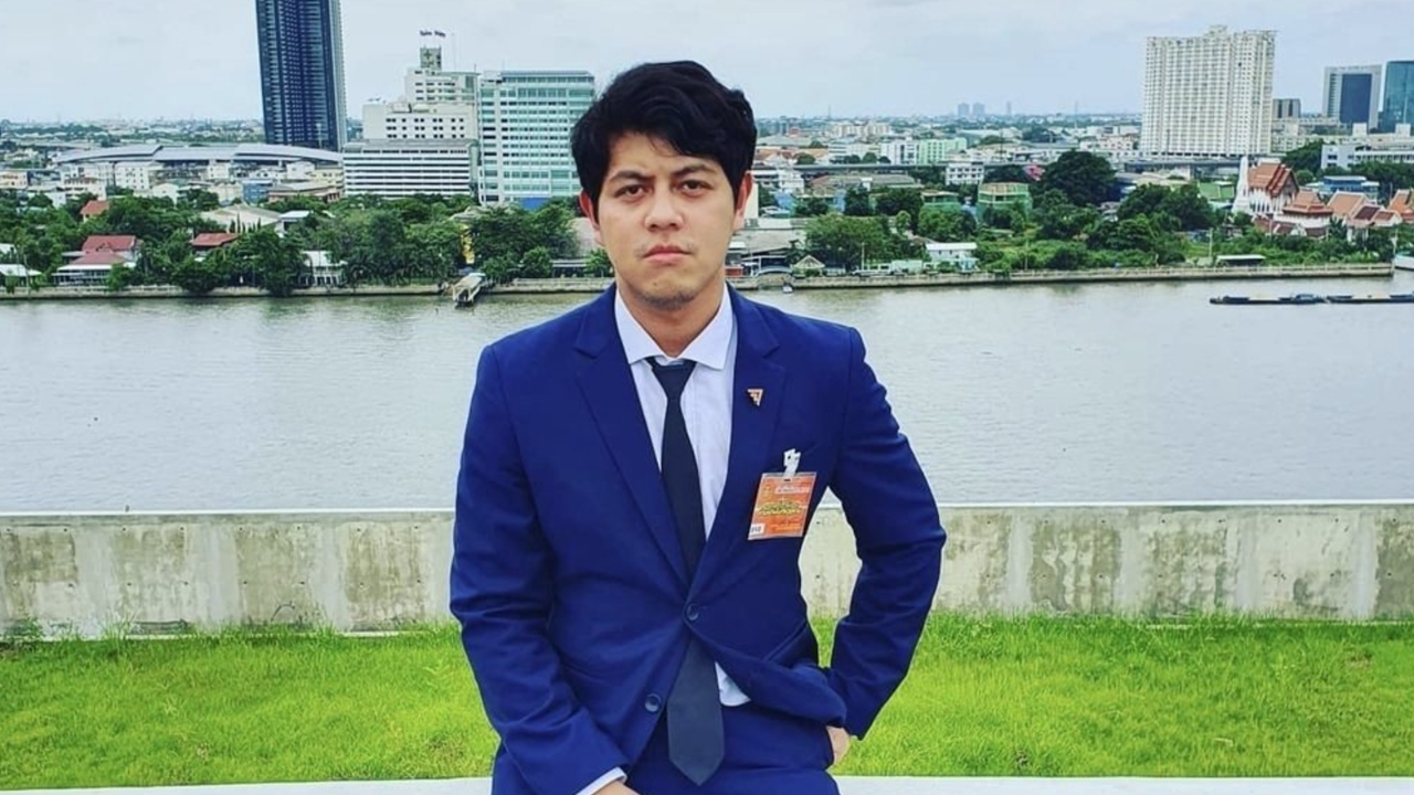 เดือด ผู้ช่วยเลขา ปชน. ด่าสื่อไทยปัญญาอ่อน เล่นข่าวพรรคส้มแตกเกินจริงหวังเอนเกจ