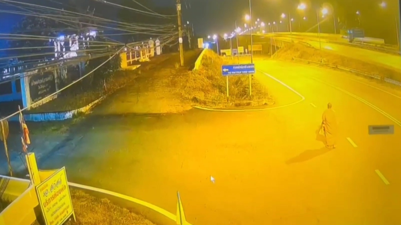 ตร. เร่งแกะรอย "เจ้าอาวาสวัดสนามไชย" ไล่เช็กกล้อง พบเดินเท้าเข้าตัวเมือง จ.ตาก