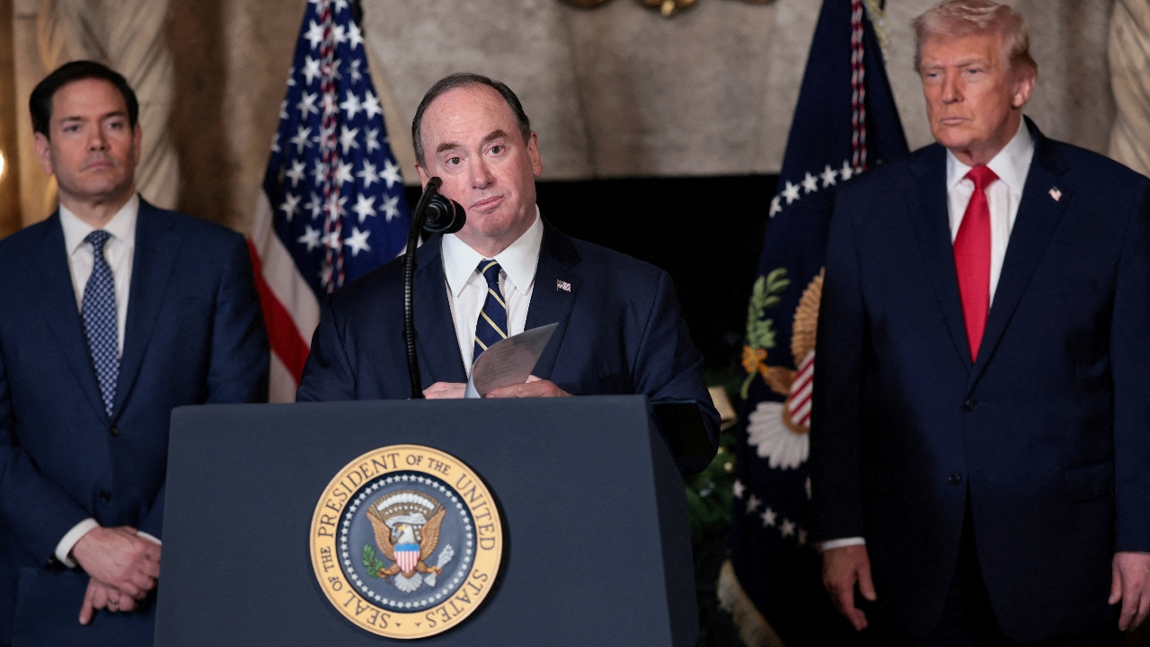 เพนตากอนปลดฟ้าผ่า "จอห์น ฟีแลน" รมว.ทบวงทหารเรือสหรัฐฯ