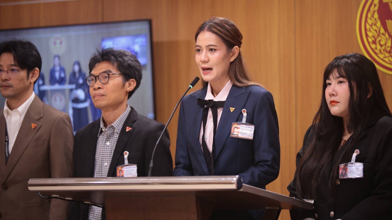สส. พรรคประชาชนจี้รัฐบาลหยุดดองร่างกฎหมายรับมือโลกร้อน ซัดวิกฤตไม่รอท่า - ไทยไร้เครื่องมือสู้ 