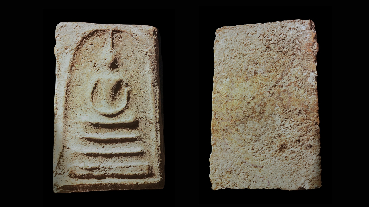 พระสมเด็จวัดบางขุนพรหม พิมพ์ทรงเส้นด้าย จัดอยู่ในพระสมเด็จฯชุด “ใหญ่ ได้ ดี” ที่หายาก