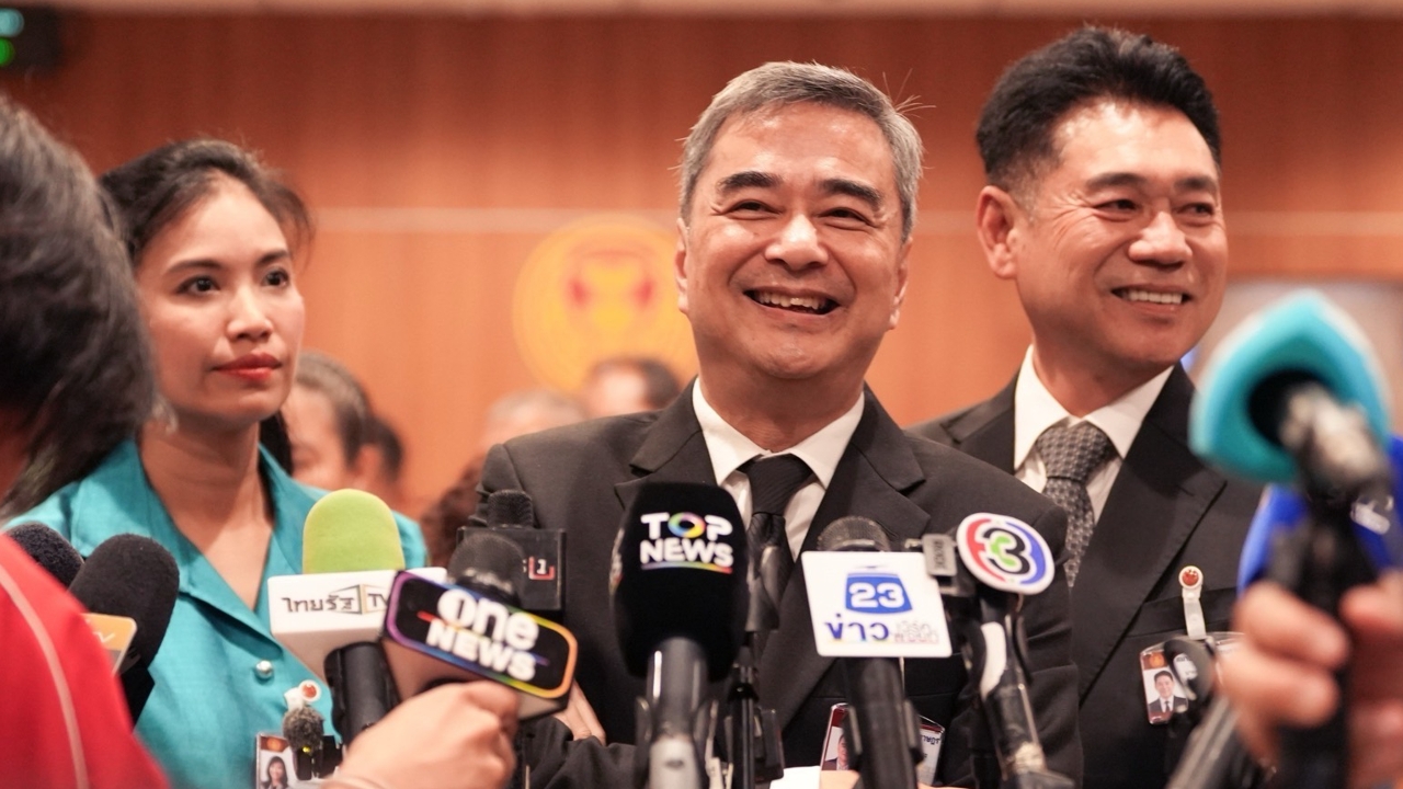 ประชาธิปัตย์ยันส่งเลือกตั้งผู้ว่าฯ กทม. - สก. “อภิสิทธิ์” ไม่ตอบ ว้าวหรือไม่