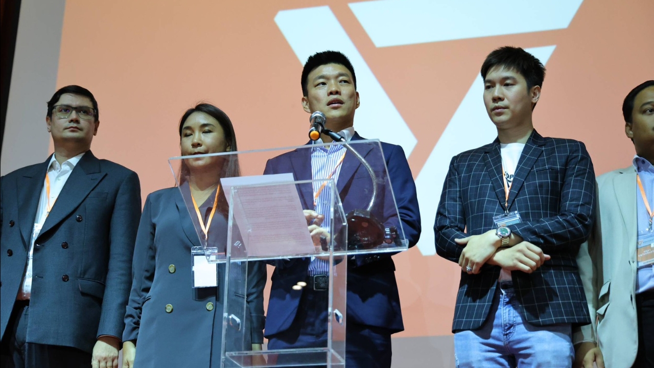 “เท้ง” นำทัพ ปชน.ต่อ กางคำแถลง 4 ชุดรับมือคดี  112 จ่อเปลี่ยนแค่ “เลขาธิการพรรค”