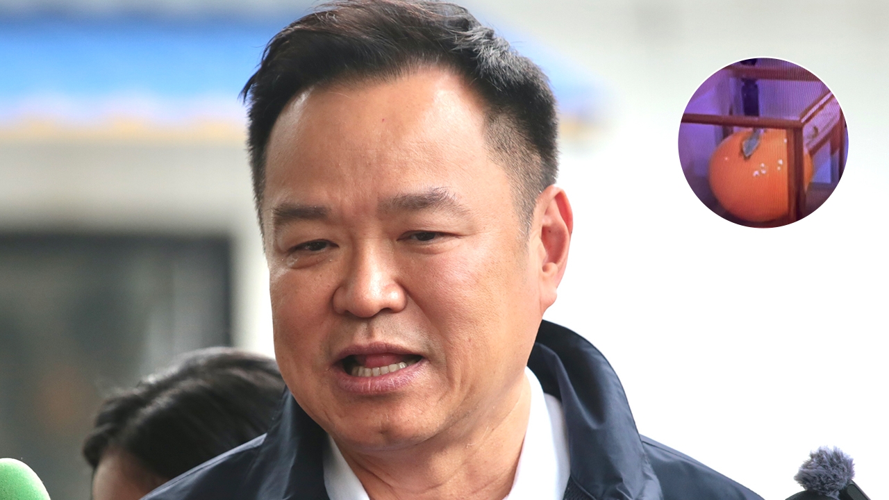 ถึงกับร้องโอ๊ย “อนุทิน” ย้อนสื่อถามแล้วได้อะไร เรื่องโมเดลส้มใส่กล่องกระจกในห้องทำงาน