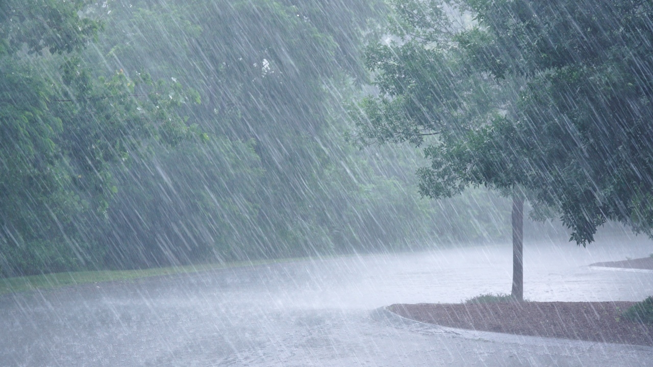 เตือน 56 จังหวัดรวม กทม. เตรียมรับมือพายุฤดูร้อน เจอฝนหนัก ลมแรง 23-25 เม.ย.