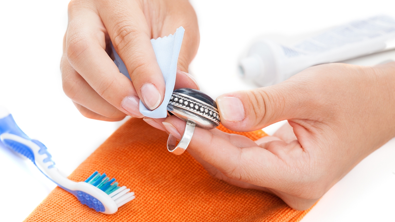 9 ประโยชน์ยาสีฟันควรรู้ ขจัดคราบฝังลึก คืนความสะอาดเหมือนใหม่