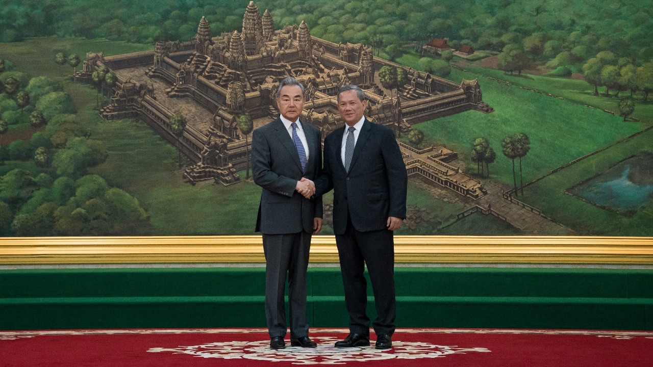 "หวัง อี้" เรียกร้องกัมพูชากวาดล้าง "แก๊งคอลเซ็นเตอร์" ให้สิ้นซาก