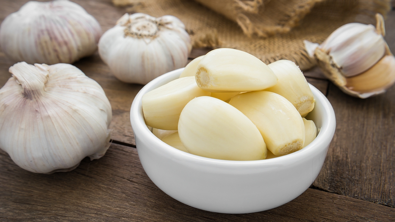 รวมเทคนิคเก็บ "กระเทียม" ให้สดนาน ไม่ฝ่อ-ไม่ขึ้นรา เคล็ดลับแม่บ้านยุคใหม่ ทำตามง่ายนิดเดียว