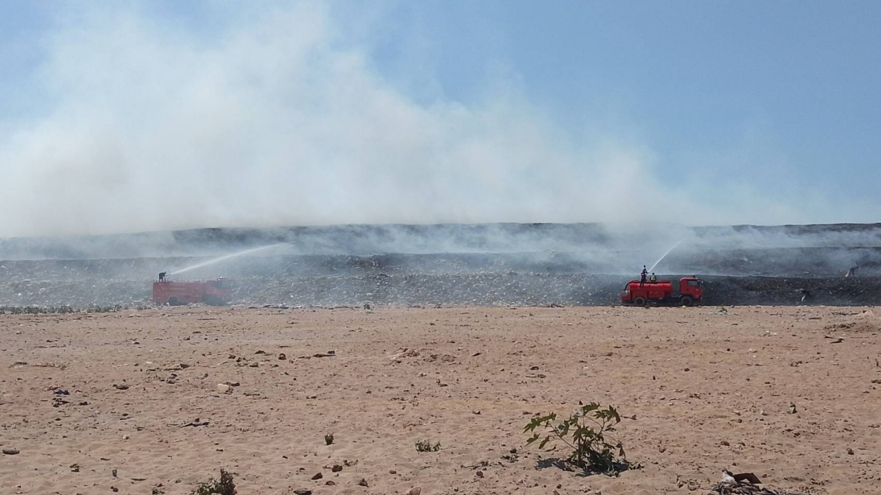 ไฟไหม้บ่อขยะ ที่สงขลา กว่า 10 ชม. ควันยังพวยพุ่ง เร่งดับเพลิง