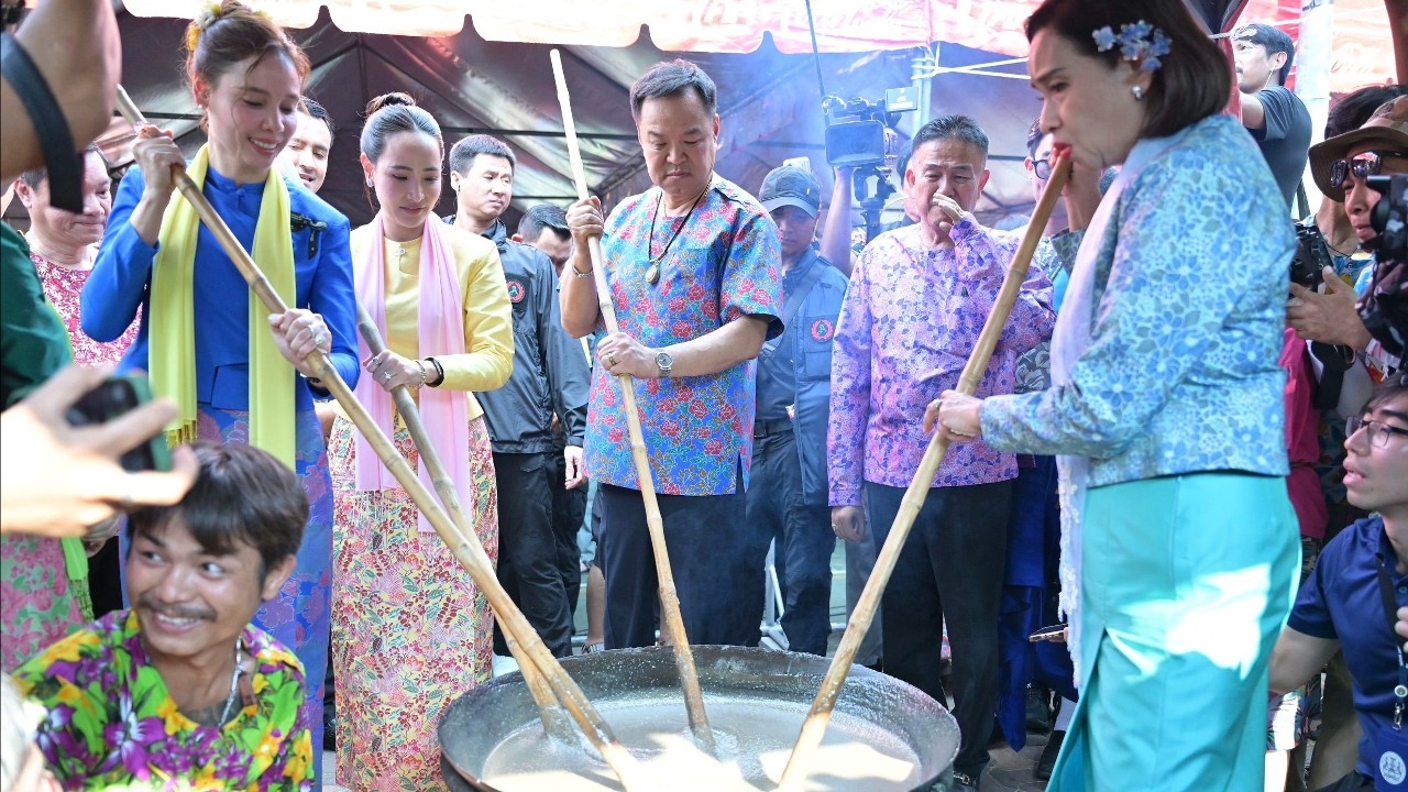 “อนุทิน” เปิดงาน “สงกรานต์พระประแดง”วัยรุ่นตะโกนแซว รวยไม่ไหวแล้ว