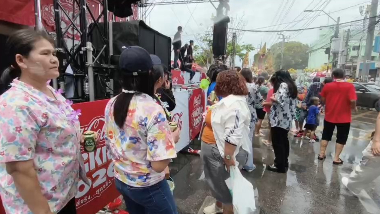 เริ่มแล้ว “สงกรานต์พระประแดง 2569” คนทยอยเล่นน้ำ ตำรวจคุมเข้มความปลอดภัย