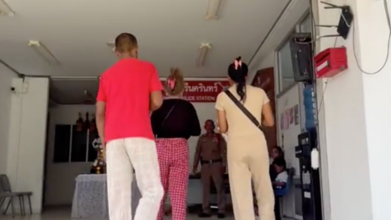 แจ้งเอาผิดกำนัน ลากหนุ่ม 28 ใส่กุญแจมือมัดกับต้นมะม่วง-เคาะรังมดใส่หัว