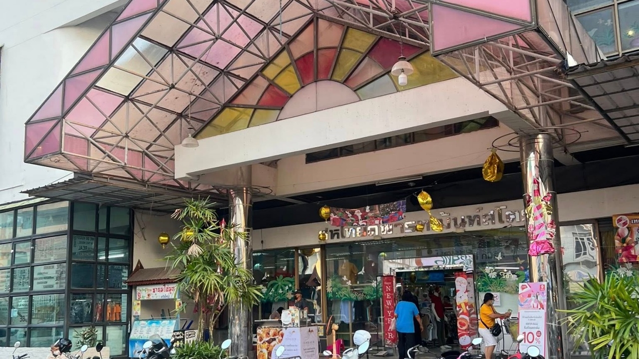 ลูกค้ารอติดตาม "ห้างสหไทยเพชรบุรี" เตรียมเปิดให้บริการที่ใหม่ใน จ.เพชรบุรี