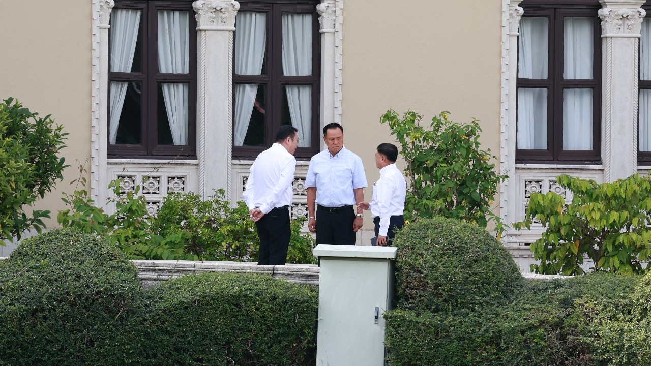 “อนุทิน” โชว์ตัวไม่ป่วยแล้ว สวมเชิ้ตแขนสั้น เข้าทำเนียบรับมาตรการประหยัดพลังงาน