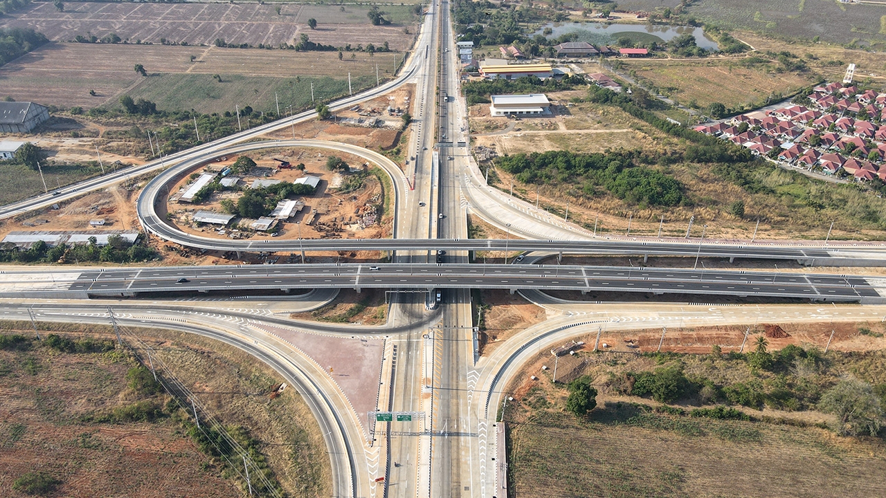 วิ่งฉิว เปิดใช้ทางแยกต่างระดับเลี่ยงเมืองโคราช แก้รถติด ยกระดับขนส่งภาคอีสาน