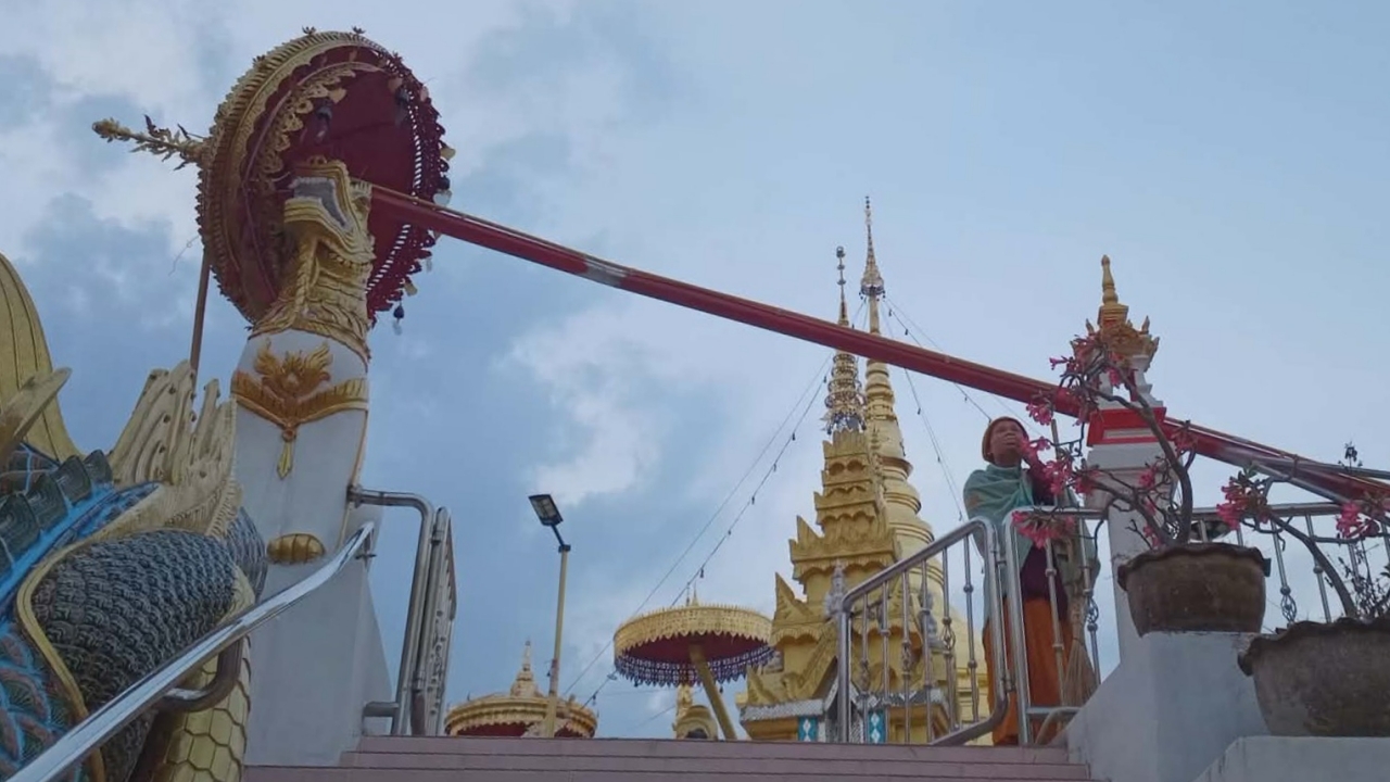 พายุฤดูร้อน พัดถล่มดอยเต่า แพหาปลาเสียหายหลายหลัง ฉัตรวัดดัง หักโค่น