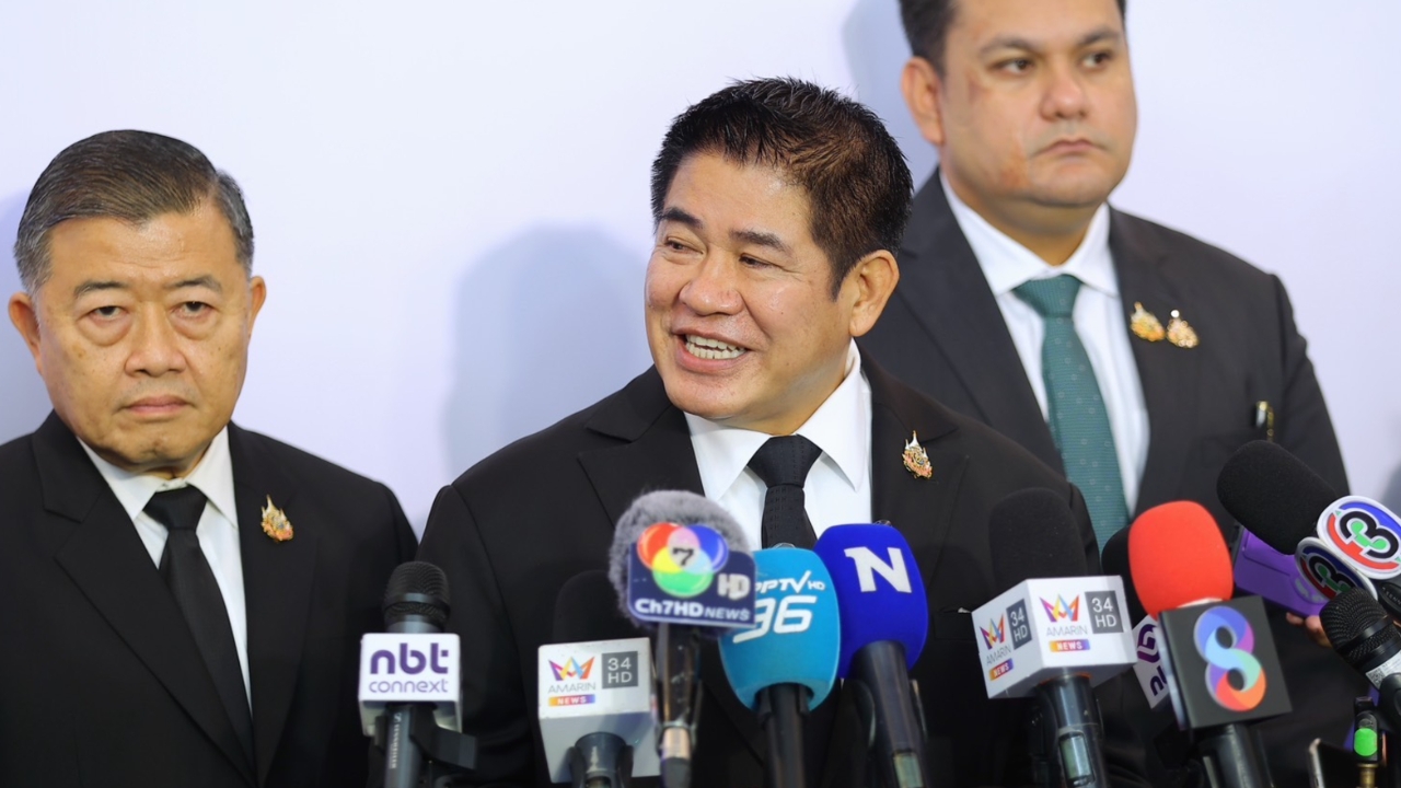 “ธรรมนัส” โยนถาม “ชนนพัฒฐ์” พบ DSI พรุ่งนี้ ลั่นเป็นเรื่องส่วนตัวตอบแทนไม่ได้ อย่างมากให้กำลังใจ