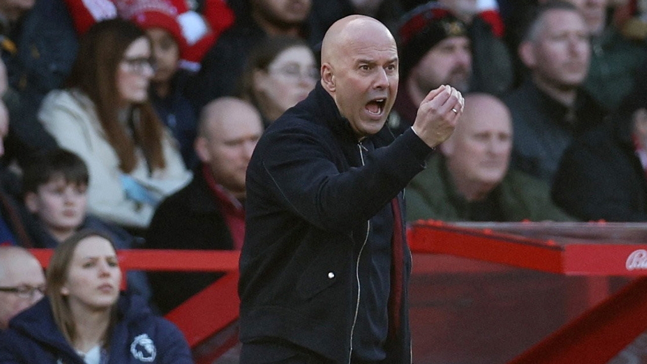 Hope Fades, Tears Shed as Liverpool Stands by Arne Slot Xabi Alonso Yet to Impress