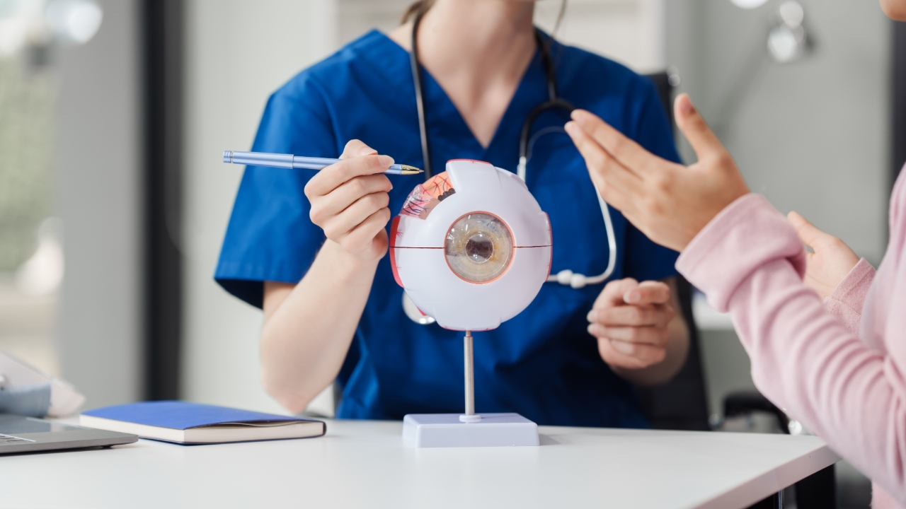 ปลูกถ่ายกระจกตา คืออะไร ต้องรู้อะไรบ้างก่อนตัดสินใจ