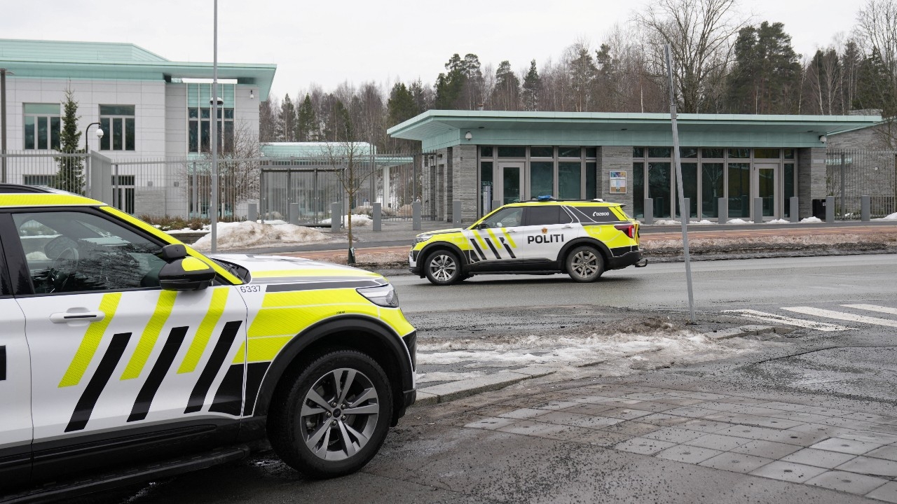 รวบ 3 พี่น้องชาวนอร์เวย์เชื้อสายอิรัก วางระเบิดหน้าสถานทูตสหรัฐฯ ในกรุงออสโล