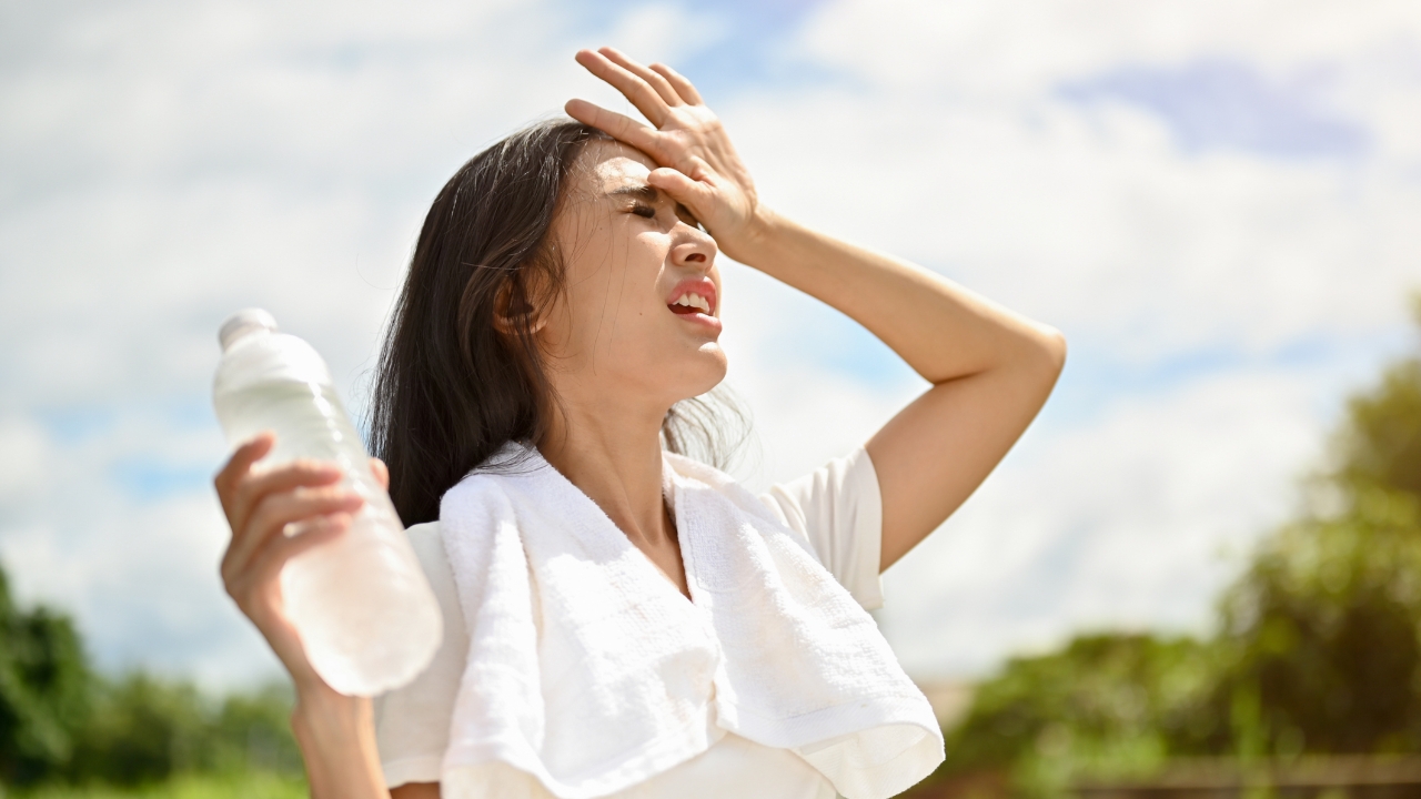 รัฐบาลเตือนระวังโรคเกี่ยวกับความร้อน ปี 68 เสียชีวิต 21 ราย แนะวิธีป้องกันฮีทสโตรก