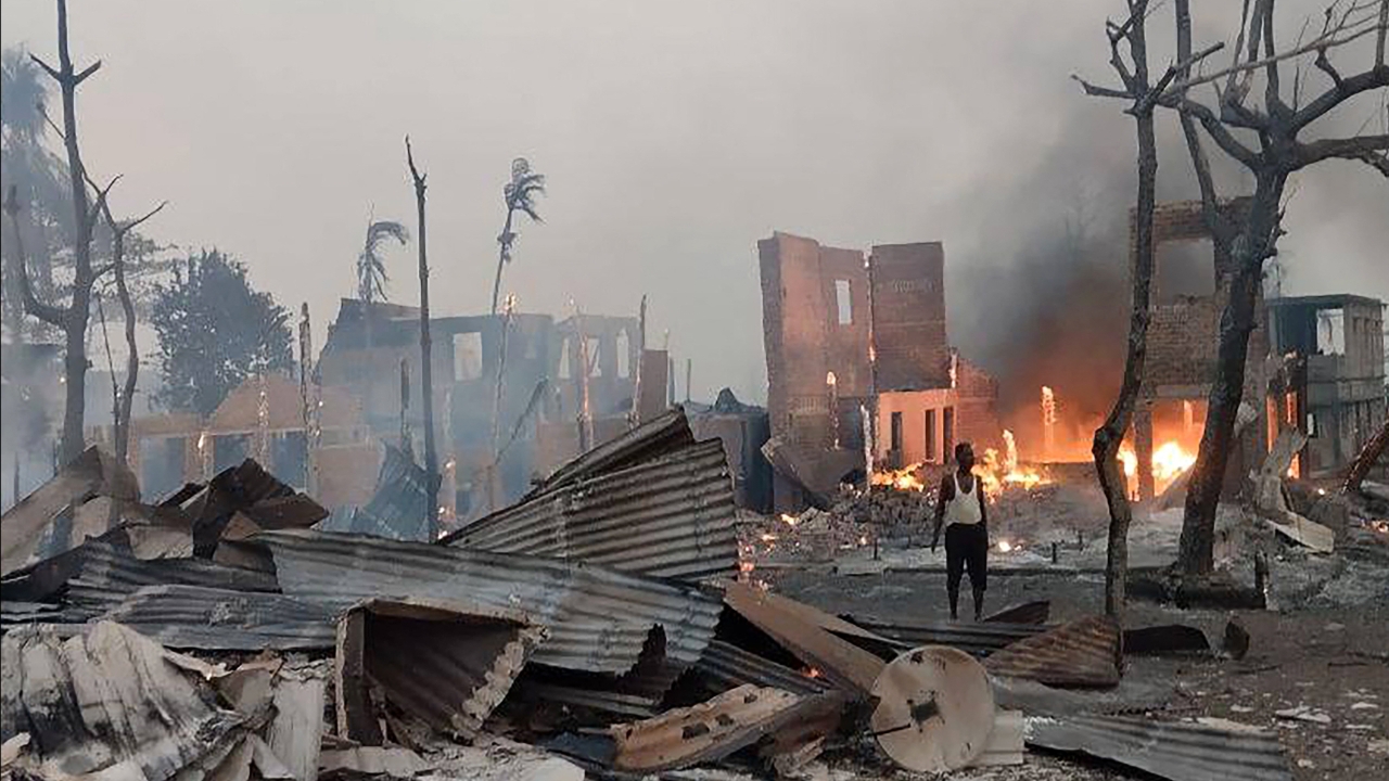 อดีตนายพลเมียนมา แฉกองทัพทิ้งระเบิดถล่มค่ายเชลยของตัวเอง ดับทหารรัฐบาลกว่า 100 นาย