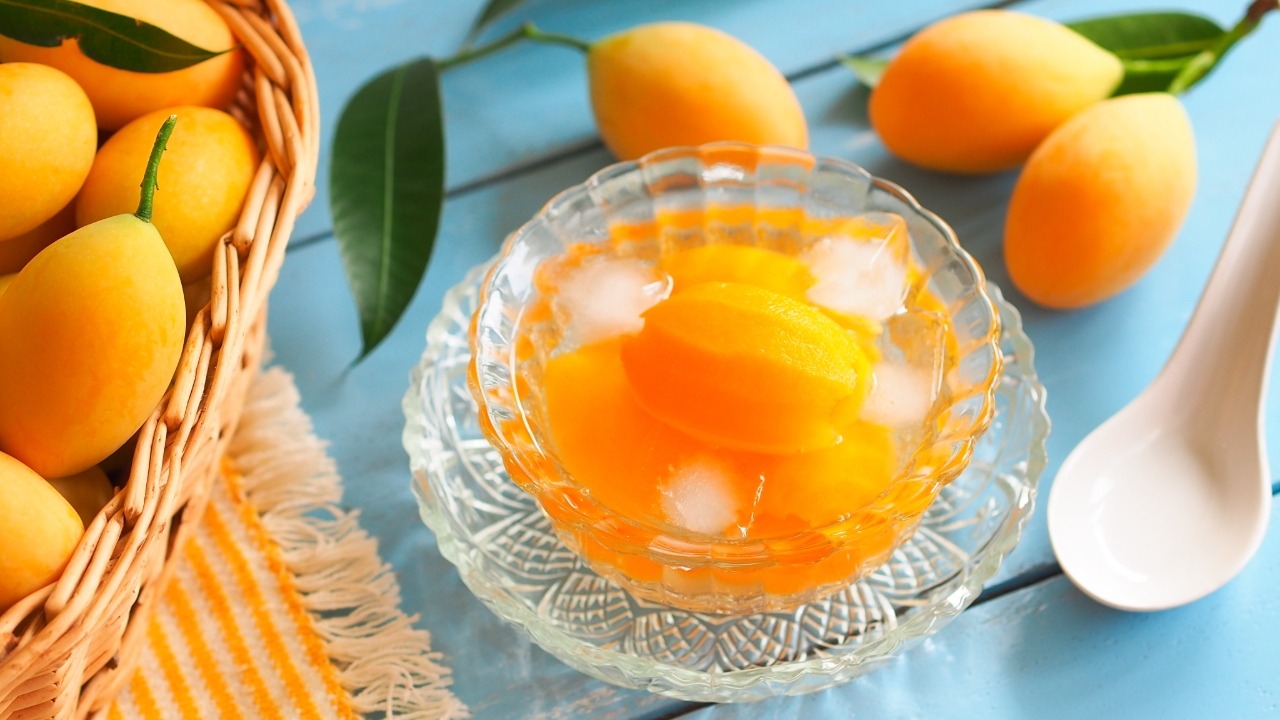 วิธีทำ "มะยงชิดลอยแก้ว" เมนูของหวานคลายร้อน อร่อยเย็นชื่นใจ