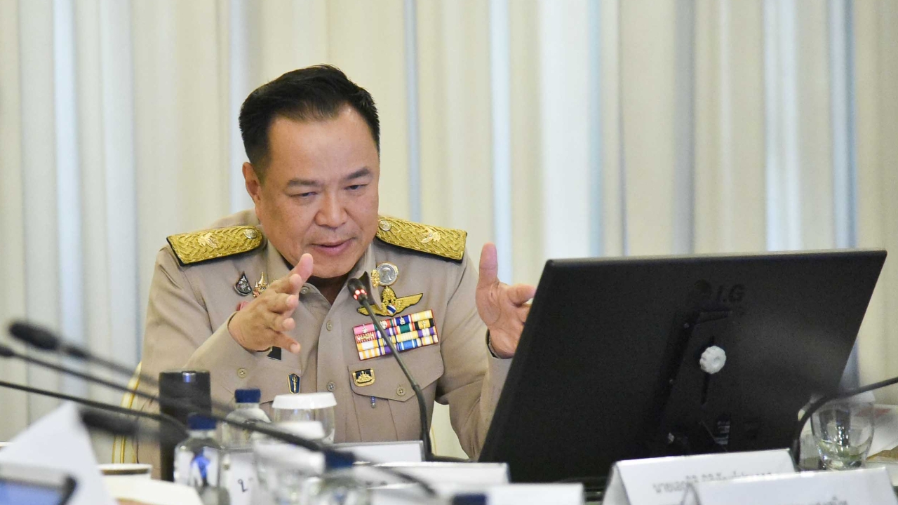 “อนุทิน” ถกรับมือพลังงาน ยันไทยมีปริมาณน้ำมันสำรองเพียงพอ ก๊าซธรรมชาติยังไม่น่าวิตกกังวล