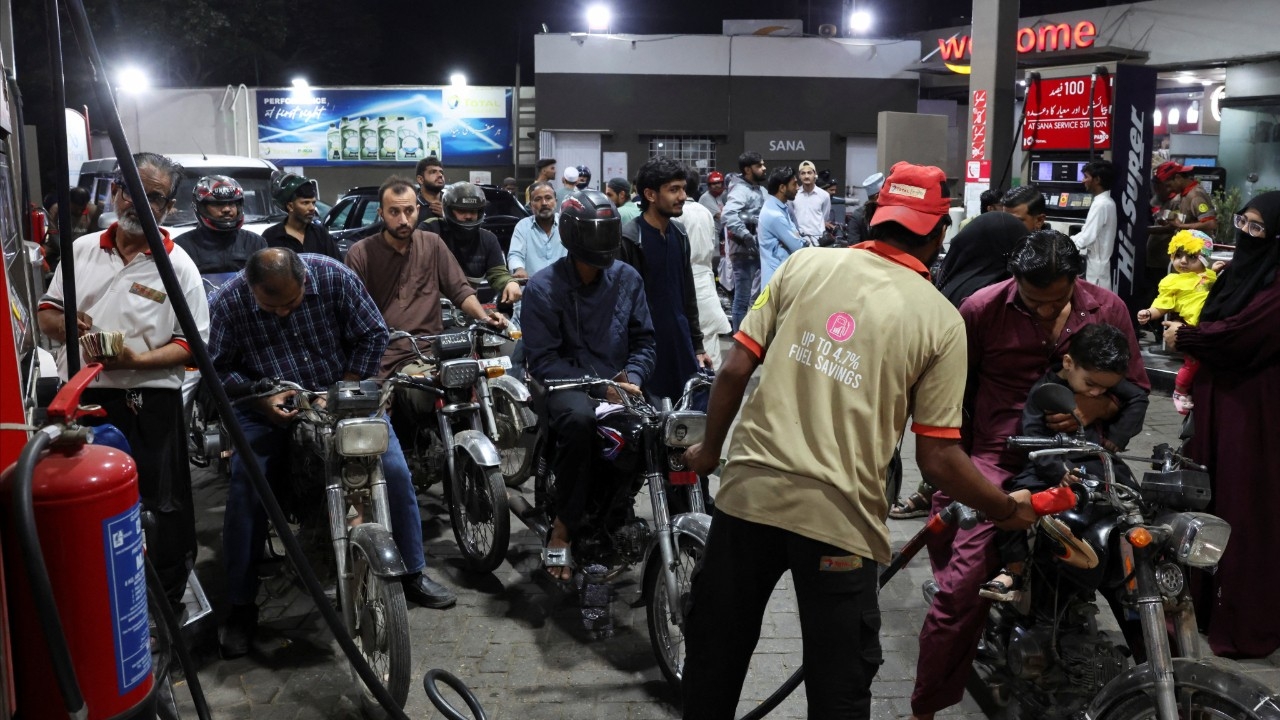 ปากีสถานรัดเข็มขัด รับมือราคาน้ำมันพุ่ง กองทัพคุ้มกันเส้นทางการค้า