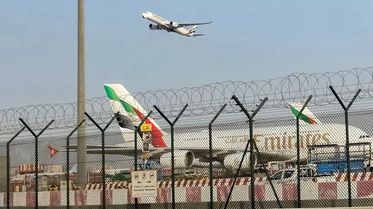 สายการบินทั่วโลกทยอยขึ้นตั๋วเครื่องบิน หลังราคาน้ำมันพุ่งจากสงครามตะวันออกกลาง