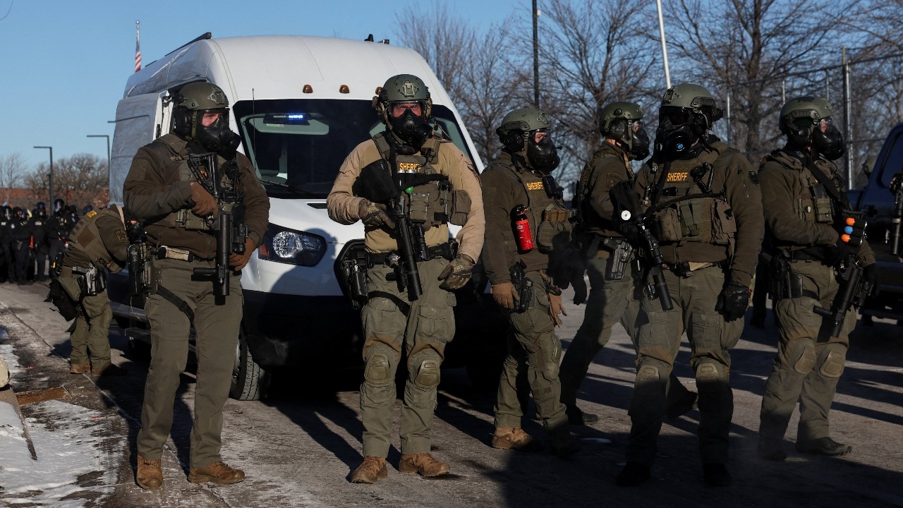 สั่งติดกล้อง "บอดี้แคม" จนท.ตม.สหรัฐฯ ทันที สยบดราม่าเหตุวิสามัญฯ ในมินนิอาโพลิส 