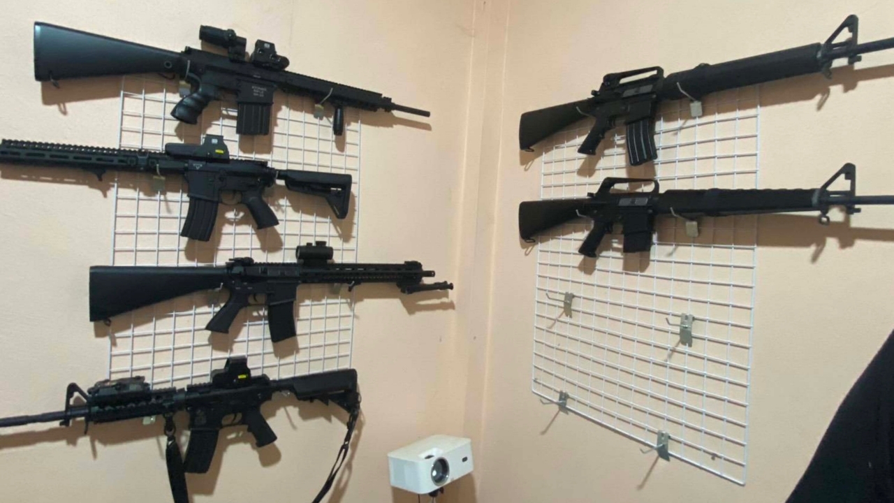 ค้นบ้านหนุ่มเมืองพล ยึดอาวุธปืน-กระสุนเพียบ รับซื้อจากออนไลน์มาสะสม