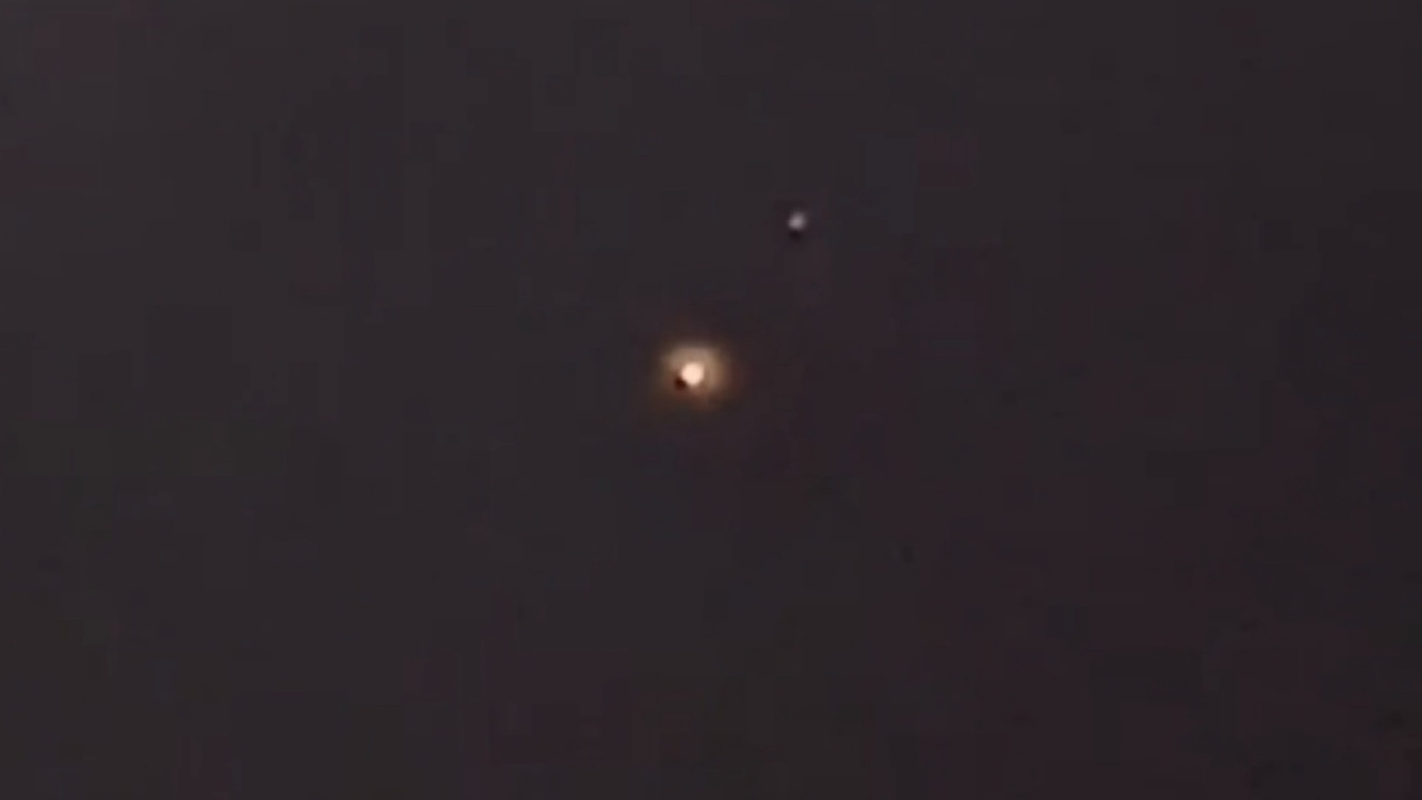 สาวผวา "ดวงไฟประหลาด" ลอยวูบวาบคืนวันโกน-วันพระ ไม่กล้าออกบ้านช่วงกลางคืน