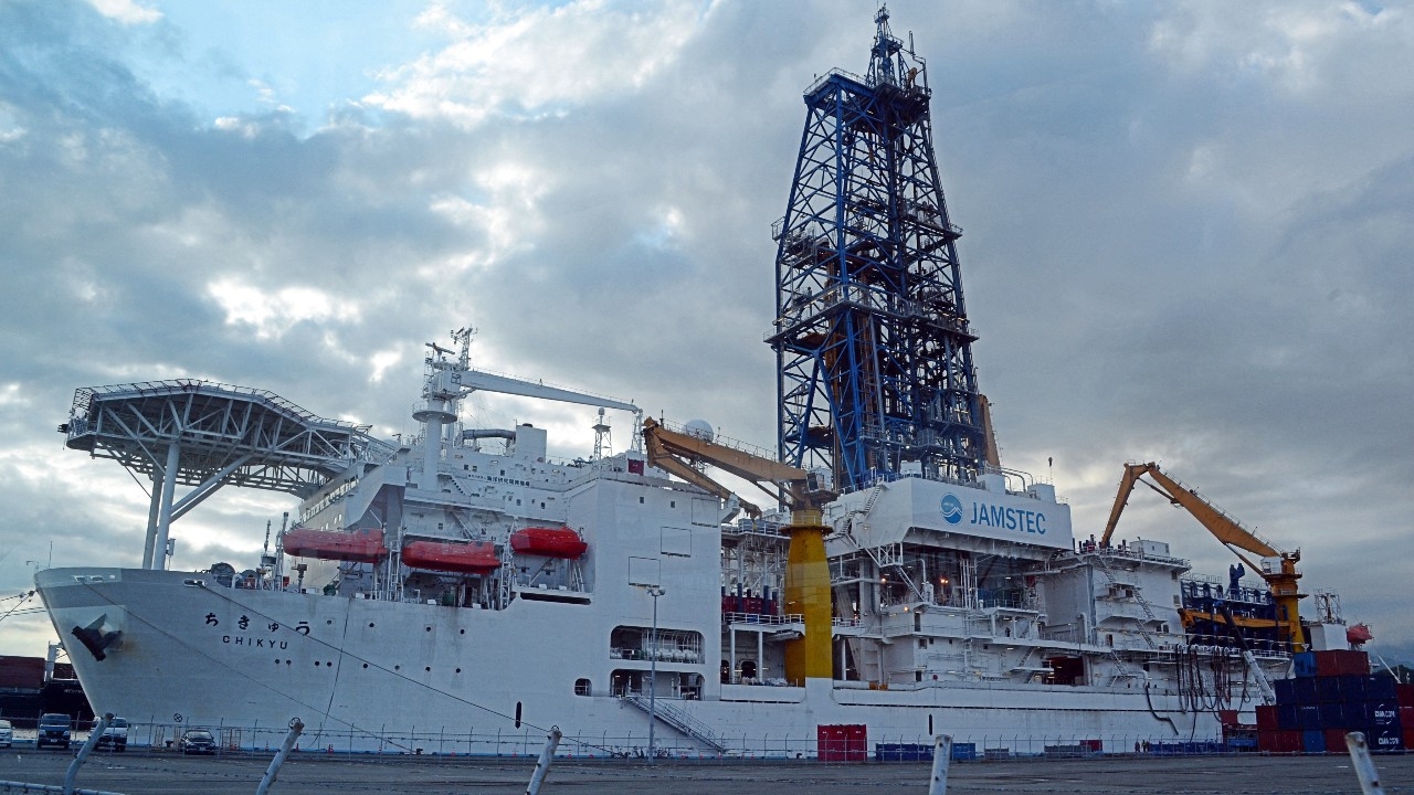 ญี่ปุ่นขุดพบ "แรร์เอิร์ธ" ใต้ทะเลลึก 6,000 เมตร หวังลดการพึ่งพาจีน