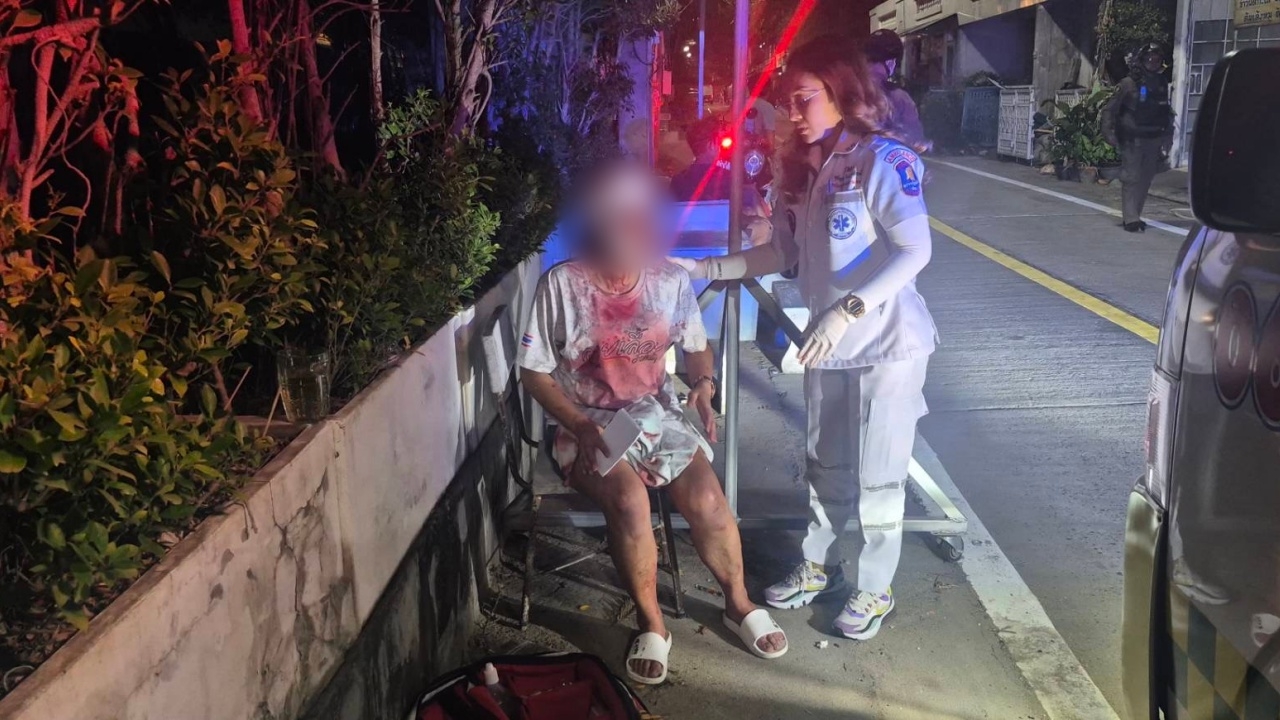 ปลัดฝ่ายความมั่นคง อ.บางละมุง บุกช่วยหญิงถูกผัวซ้อมเลือดอาบ ขังในห้องบนตึกร้าง