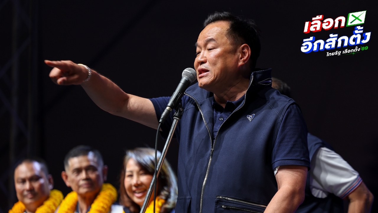 “อนุทิน” แขวะ “เท้ง” ไม่ให้เกียรติบรรพบุรุษ เจอ “ป้าเสื้อแดง” โผล่คล้องพวงมาลัยแมส 