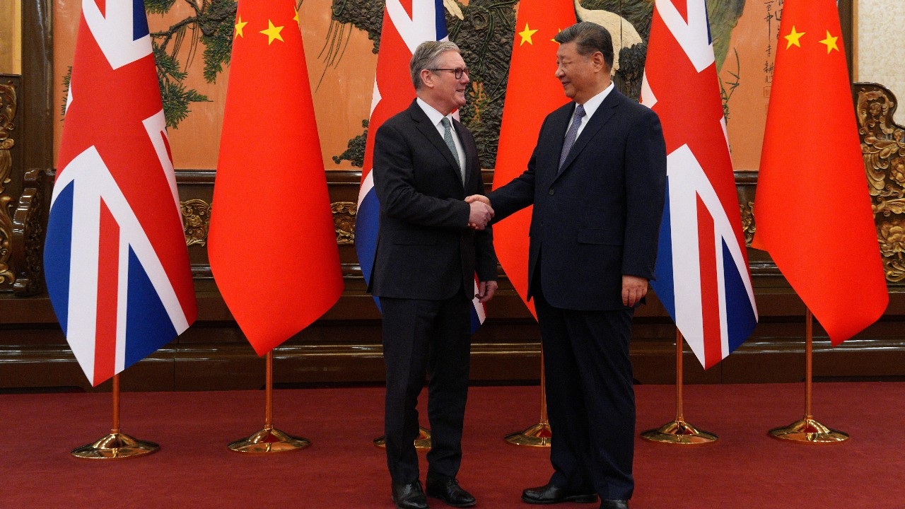 "ทรัมป์" เตือนอังกฤษ "อันตรายมาก" ที่ดีลธุรกิจกับจีน ขณะนายกฯ สตาร์เมอร์เยือนเซี่ยงไฮ้