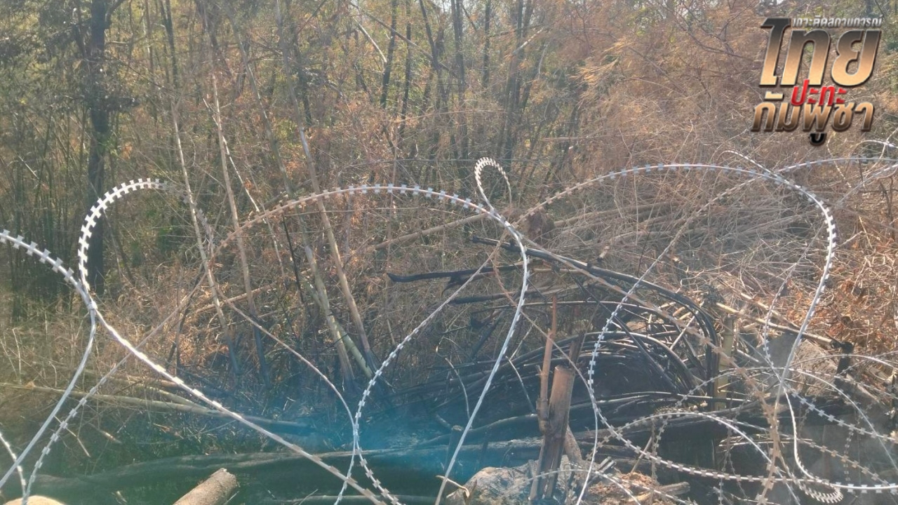 ไฟไหม้กอไผ่ หน้าฐาน "ช่องอานม้า" ทหารไทยเจ็บ 2 นาย เจอระเบิดตกค้าง ระเบิดใส่
