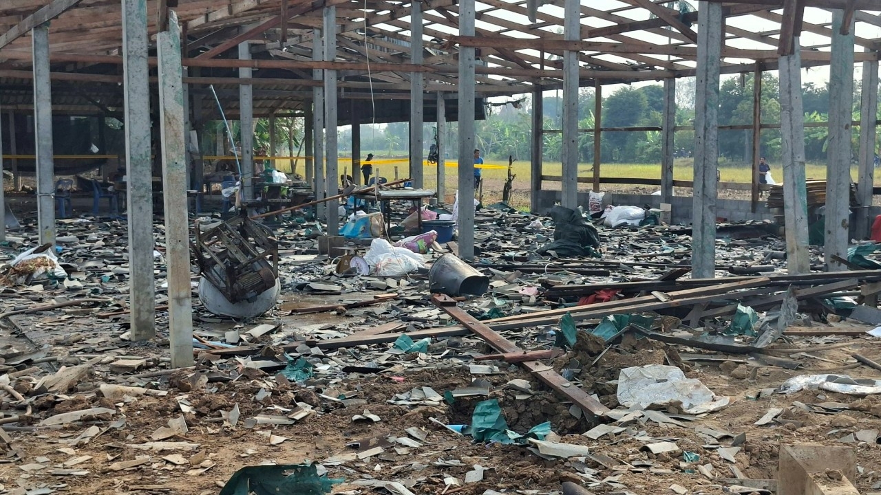 โรงงานพลุระเบิด สุพรรณบุรี ดับ 1 ศพ เจ็บ 3 ราย สาเหตุอยู่ระหว่างการตรวจสอบ