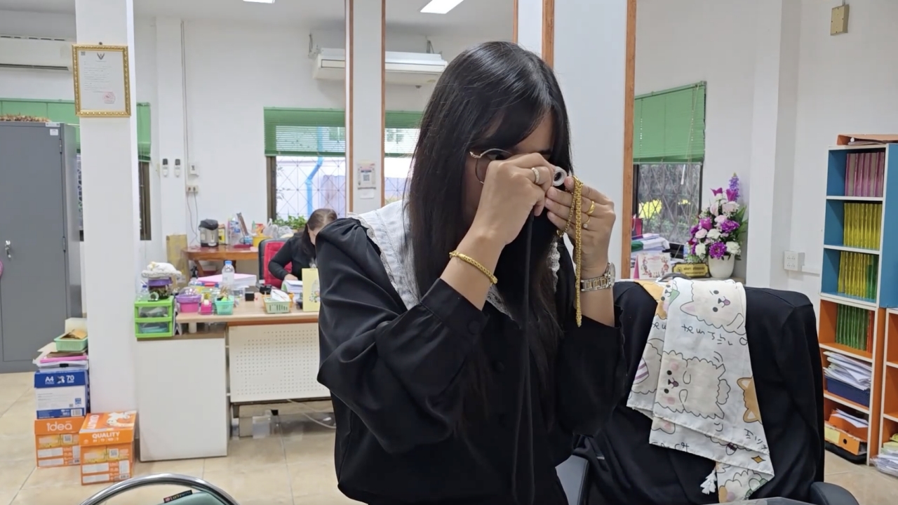 โรงรับจำนำ จ.อุทัยธานี คนคึกคักตลอดวัน ทั้งนำทองมาจำนำ - ไถ่ถอนไปขายเก็งกำไร