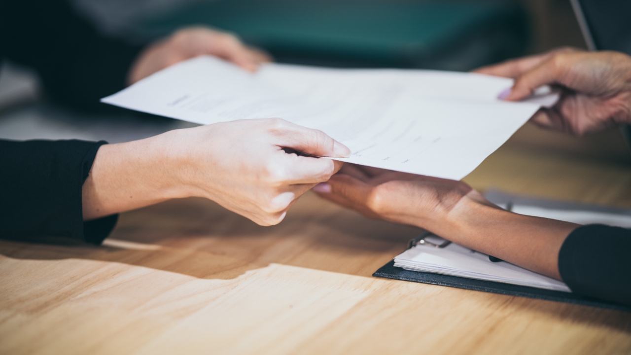 "เคลือบสูติบัตร" ได้ไหม หากสูติบัตรเคลือบพลาสติกแล้ว เอกสารเป็นโมฆะหรือไม่