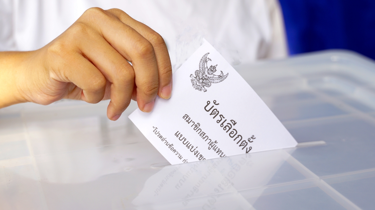 บัตรเลือกตั้ง 2569 มีกี่ใบ ต้องกาสีอะไรบ้าง พร้อมภาพตัวอย่างบัตรเลือกตั้ง